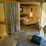 Domaine De L'escuderia Πανσιόν 4*