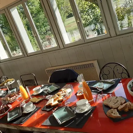 Domaine De L'escuderia Guest house *