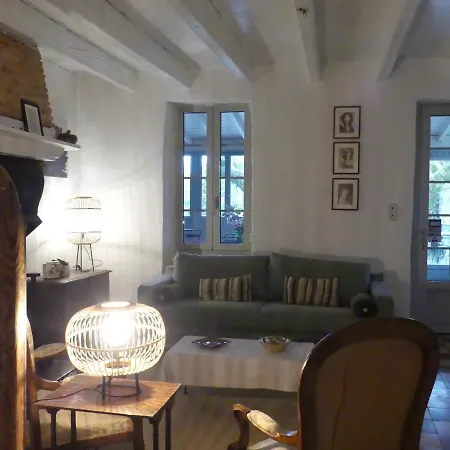 Domaine De L'escuderia Guest house *