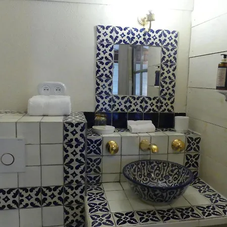 Domaine De L'escuderia Guest house *