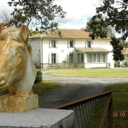 Domaine De L'escuderia Guest house