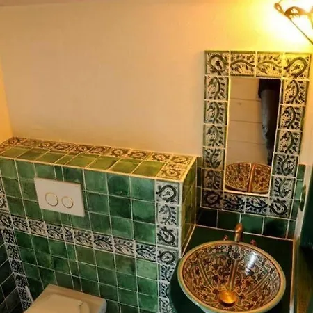 Domaine De L'escuderia Guest house *